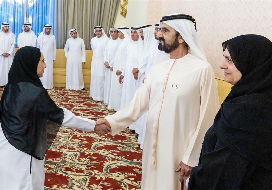  صاحب السمو الشيخ محمد بن راشد آل مكتوم-أخبار-محمد بن راشد يلتقي أوائل خريجي جامعة محمد بن راشد للطب والعلوم الصحية
