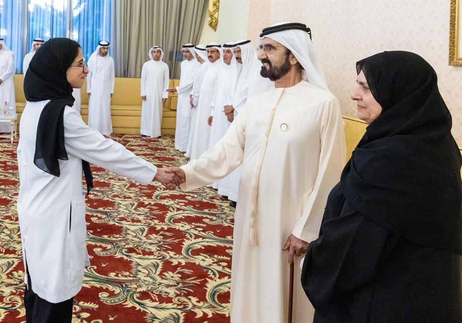 صاحب السمو الشيخ محمد بن راشد آل مكتوم-أخبار-محمد بن راشد يلتقي أوائل خريجي جامعة محمد بن راشد للطب والعلوم الصحية
