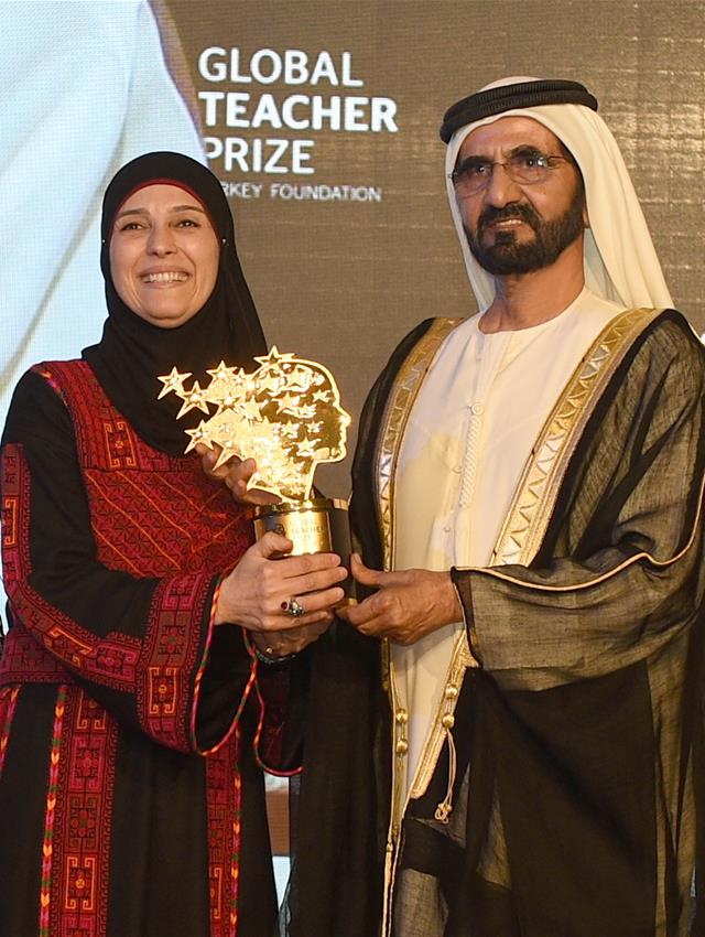  صاحب السمو الشيخ محمد بن راشد آل مكتوم -  - محمد بن راشد يؤكد دور التحفيز في النهوض بمهارات وقدرات المعلمين