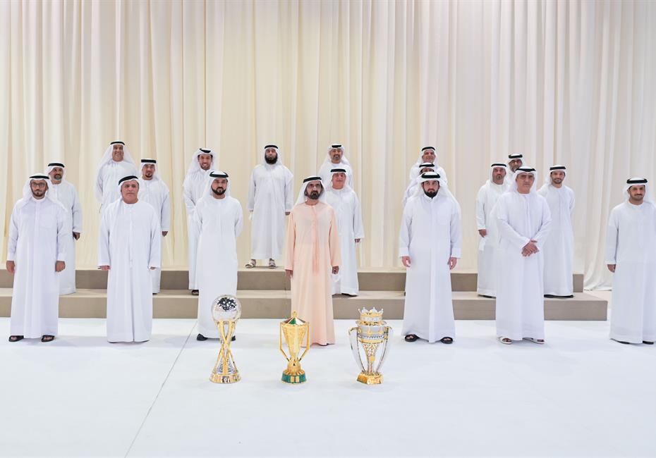  صاحب السمو الشيخ محمد بن راشد آل مكتوم-أخبار-محمد بن راشد يستقبل فريق نادي شباب الأهلي لكرة القدم