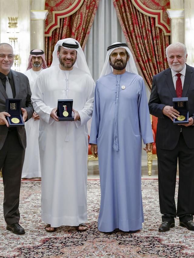  صاحب السمو الشيخ محمد بن راشد آل مكتوم -  - محمد بن راشد يكرّم الفائزين بميدالية محمد بن راشد للتميز العلمي في دورتها الرابعة ووسام دعم البحث العلمي