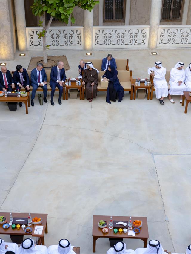  صاحب السمو الشيخ محمد بن راشد آل مكتوم -  - محمد بن راشد يستقبل رئيس مجلس الأمة التركي ويلتقي جمعاً من أعيان البلاد ورؤساء ومديري الدوائر