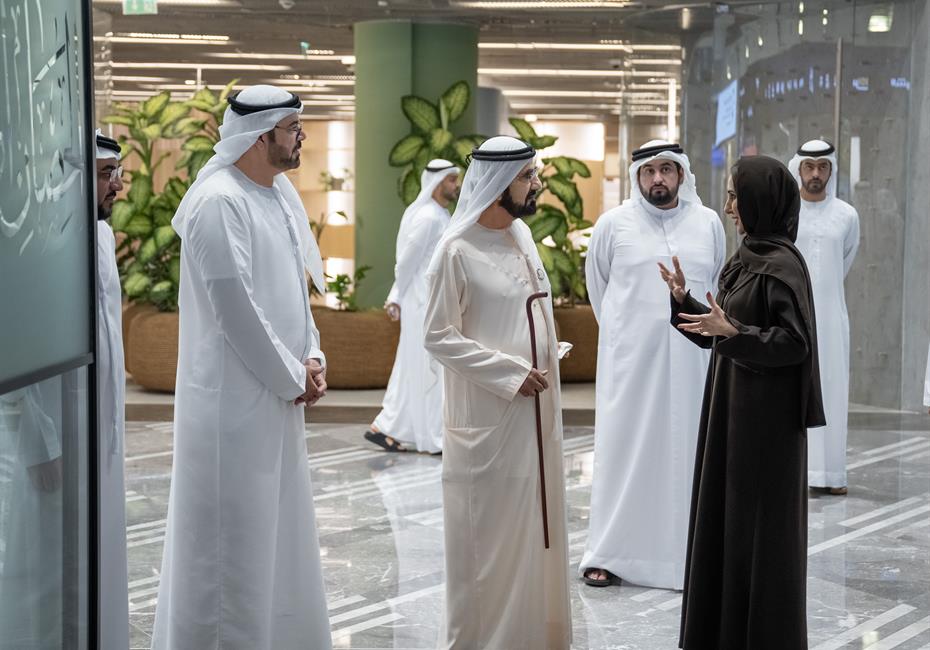 صاحب السمو الشيخ محمد بن راشد آل مكتوم-أخبار-محمد بن راشد يزور أكاديمية الاقتصاد الجديد ويشهد جانباً من برنامج الثقافة المالية للأسرة