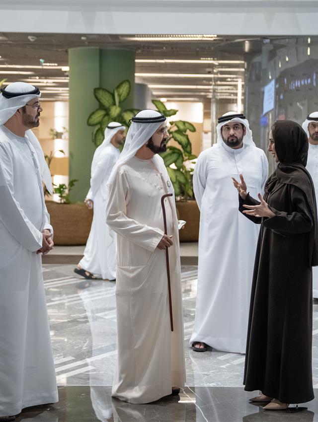  صاحب السمو الشيخ محمد بن راشد آل مكتوم -  - محمد بن راشد يزور أكاديمية الاقتصاد الجديد ويشهد جانباً من برنامج 