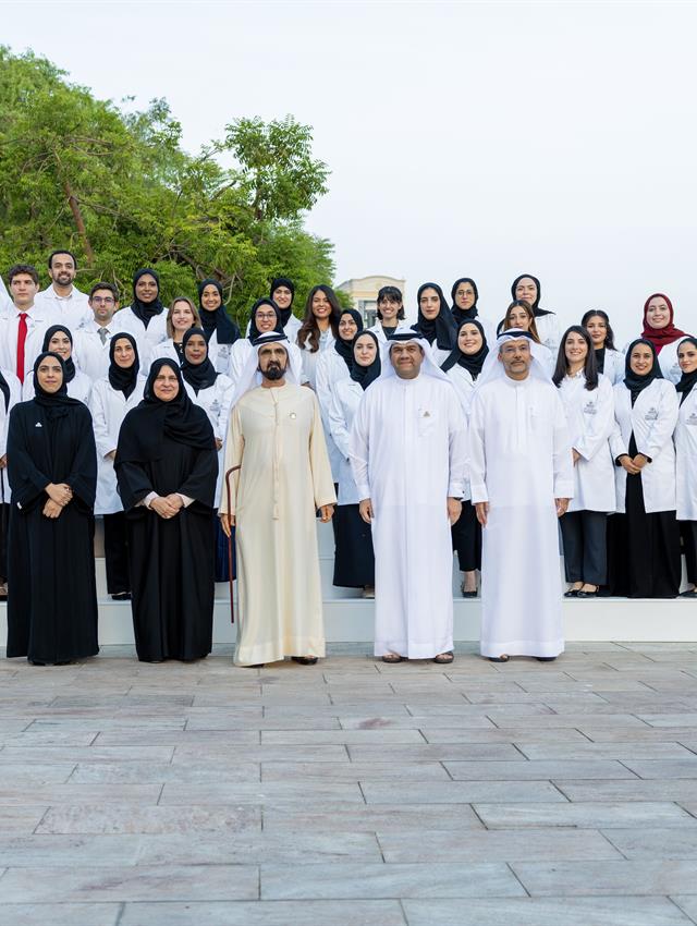  صاحب السمو الشيخ محمد بن راشد آل مكتوم -  - محمد بن راشد يلتقي أوائل خريجي جامعة محمد بن راشد للطب والعلوم الصحية