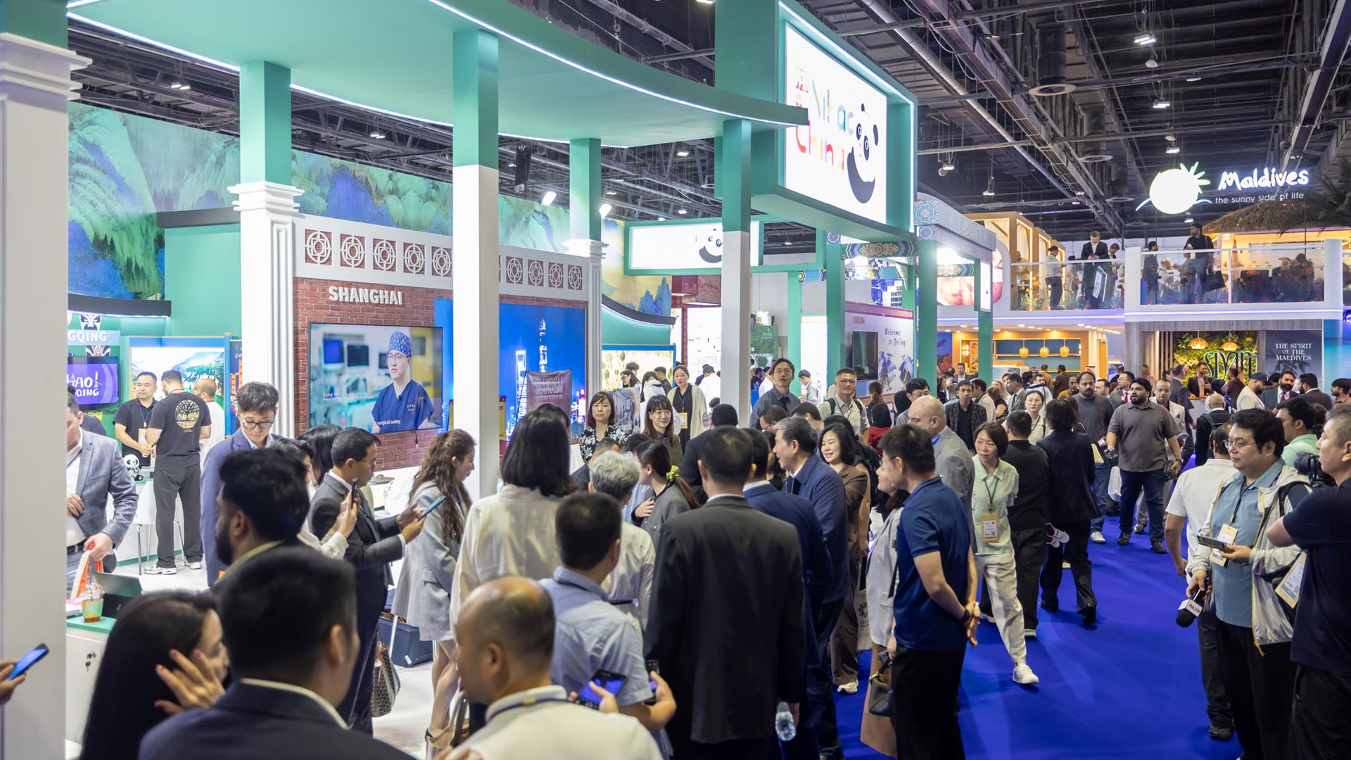 Mohammed bin Rashid visits Arabian Travel Market 2026