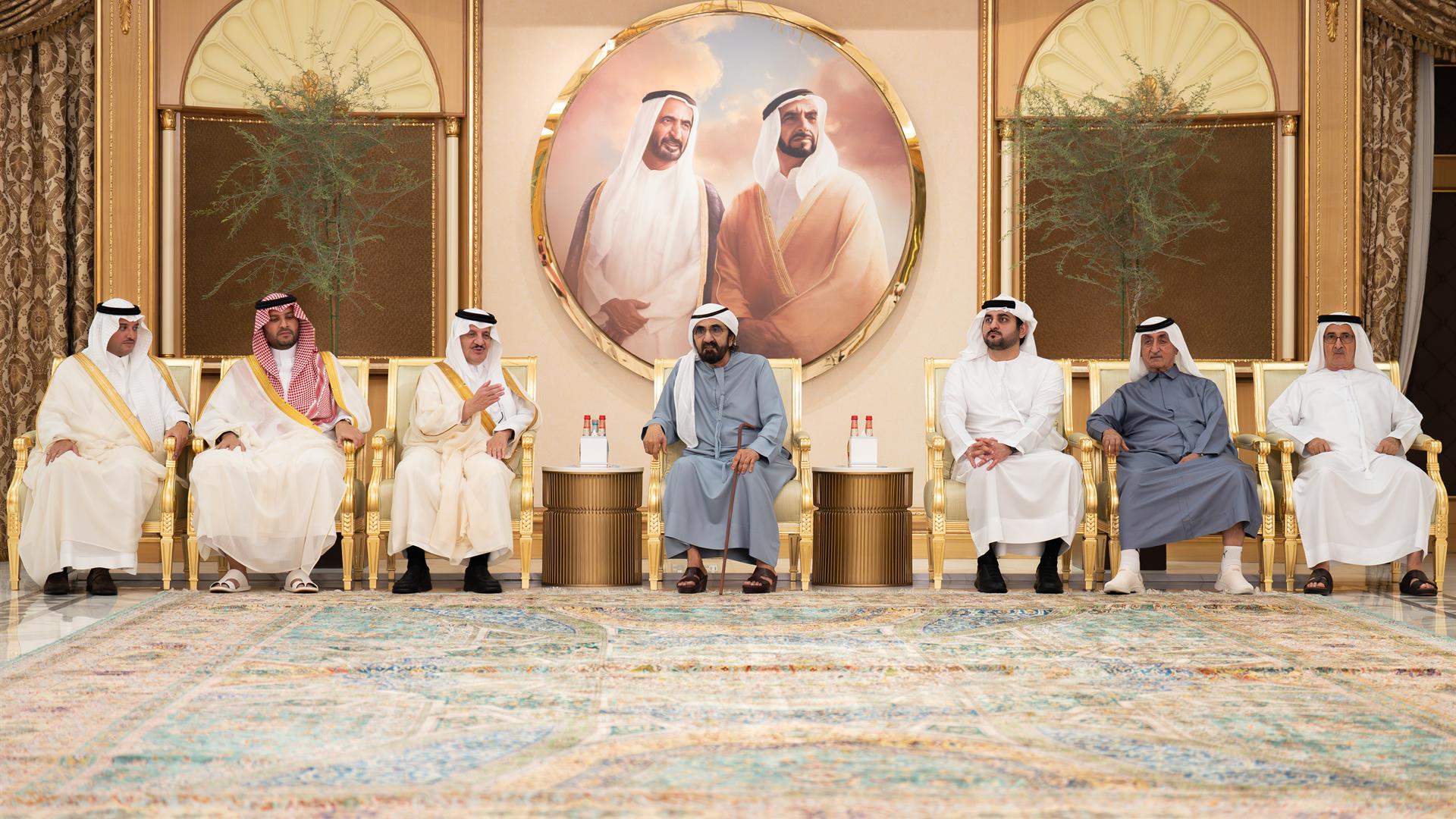 محمد بن راشد يتقبّل تعازي الملك سلمان وولي عهده في وفاة الشيخ أحمد بن راشد